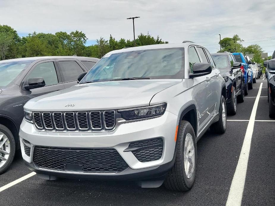 new 2024 Jeep Grand Cherokee car, priced at $40,175