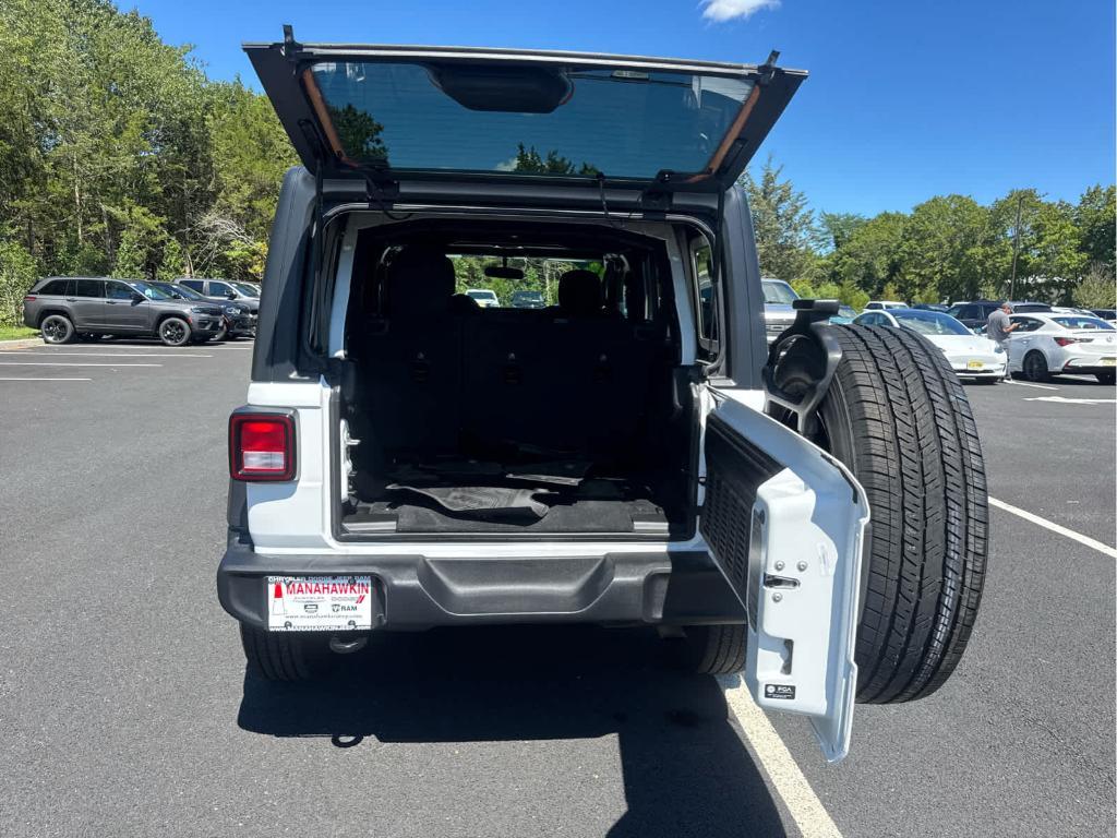 used 2022 Jeep Wrangler Unlimited car, priced at $33,972