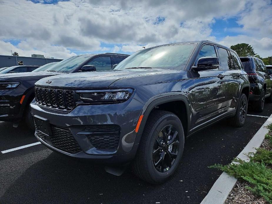 new 2025 Jeep Grand Cherokee car, priced at $45,030