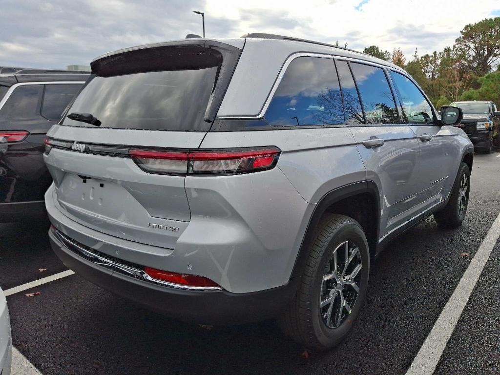 new 2025 Jeep Grand Cherokee car, priced at $48,310