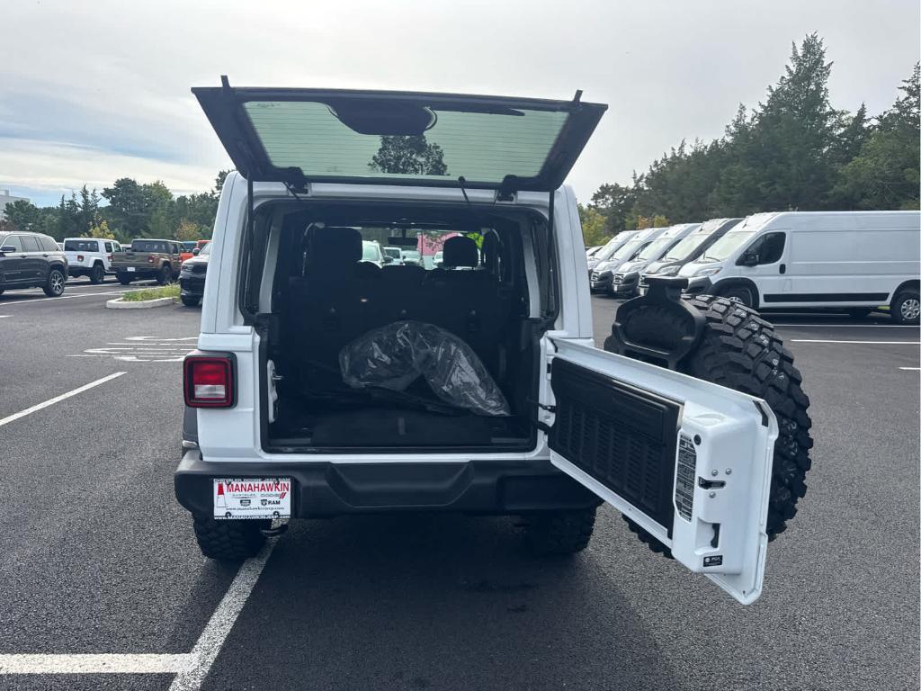 used 2022 Jeep Wrangler Unlimited car, priced at $33,972