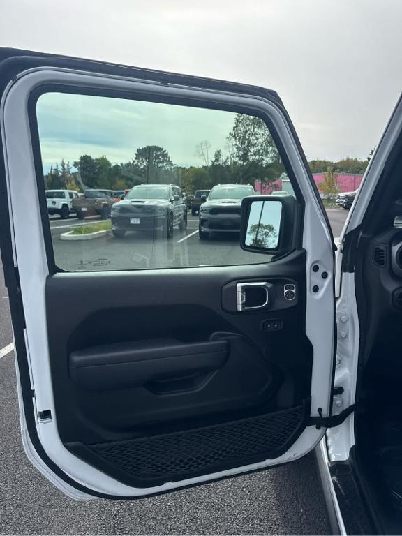 used 2022 Jeep Wrangler Unlimited car, priced at $33,972