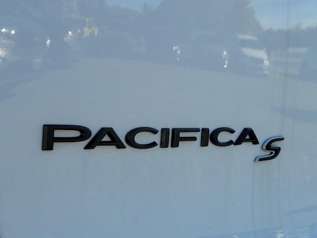 new 2023 Chrysler Pacifica Hybrid car, priced at $53,985