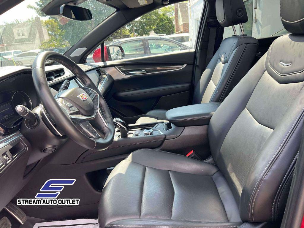 used 2022 Cadillac XT5 car, priced at $38,485