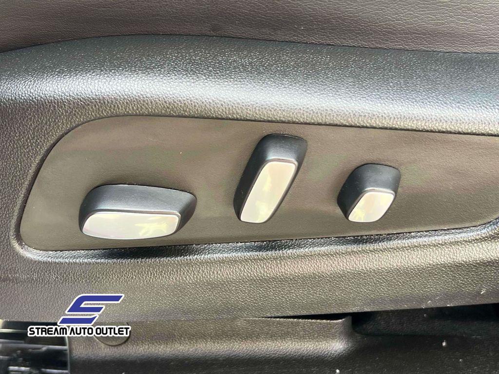 used 2022 Cadillac XT5 car, priced at $38,485