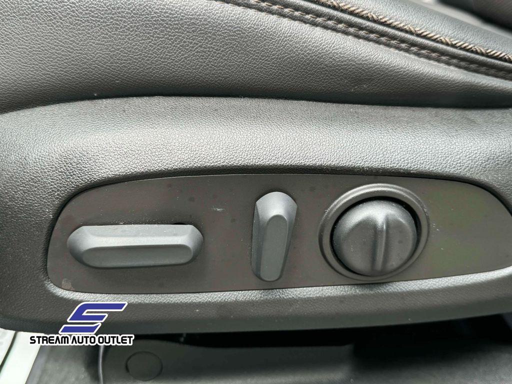 used 2023 Chevrolet Traverse car, priced at $40,985