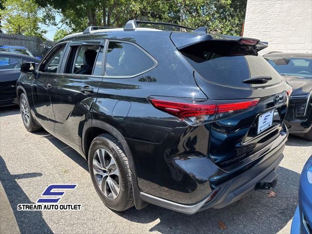 used 2023 Toyota Highlander Hybrid car, priced at $39,990