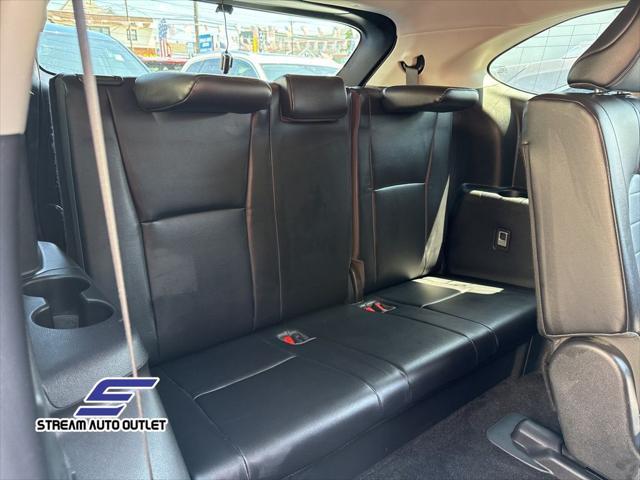 used 2023 Toyota Highlander Hybrid car, priced at $39,990