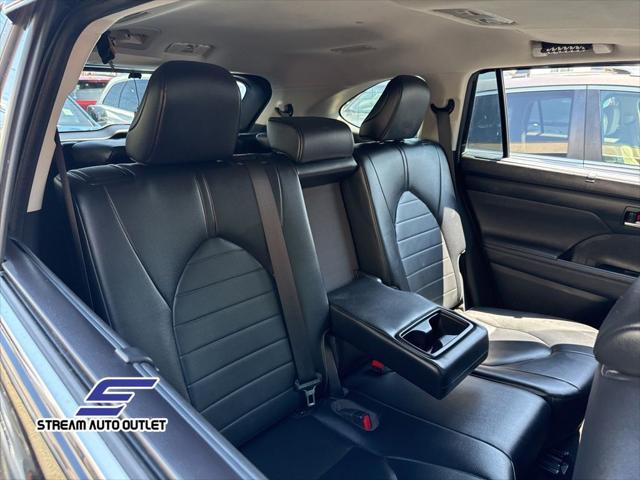 used 2023 Toyota Highlander Hybrid car, priced at $39,990