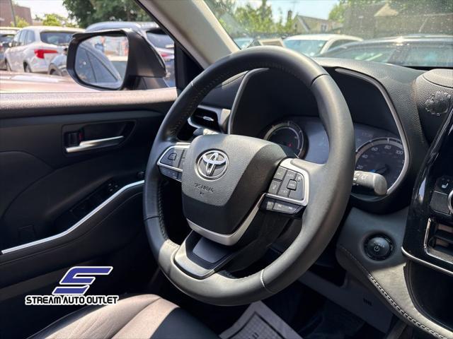 used 2023 Toyota Highlander Hybrid car, priced at $39,990