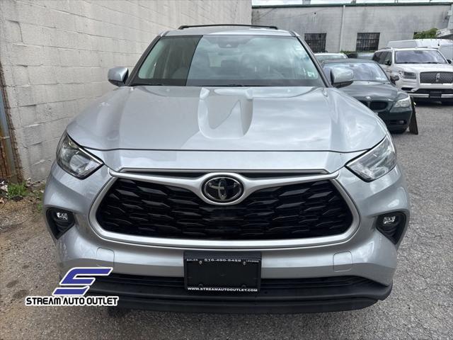 used 2022 Toyota Highlander car, priced at $31,490