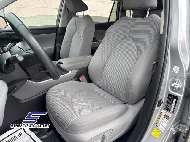 used 2022 Toyota Highlander car, priced at $31,490