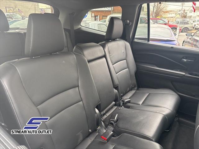 used 2022 Honda Pilot car, priced at $27,990