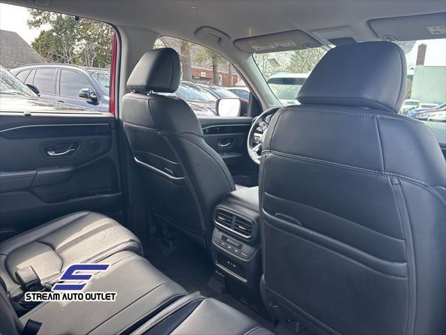used 2025 Honda Pilot car, priced at $41,990