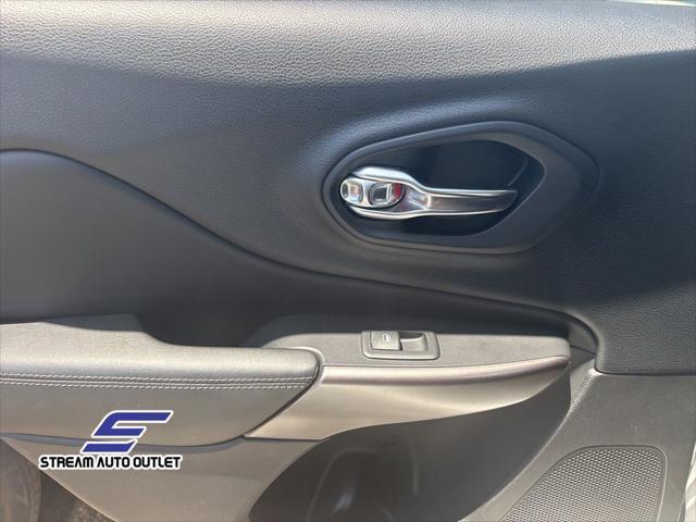 used 2019 Jeep Cherokee car, priced at $17,990
