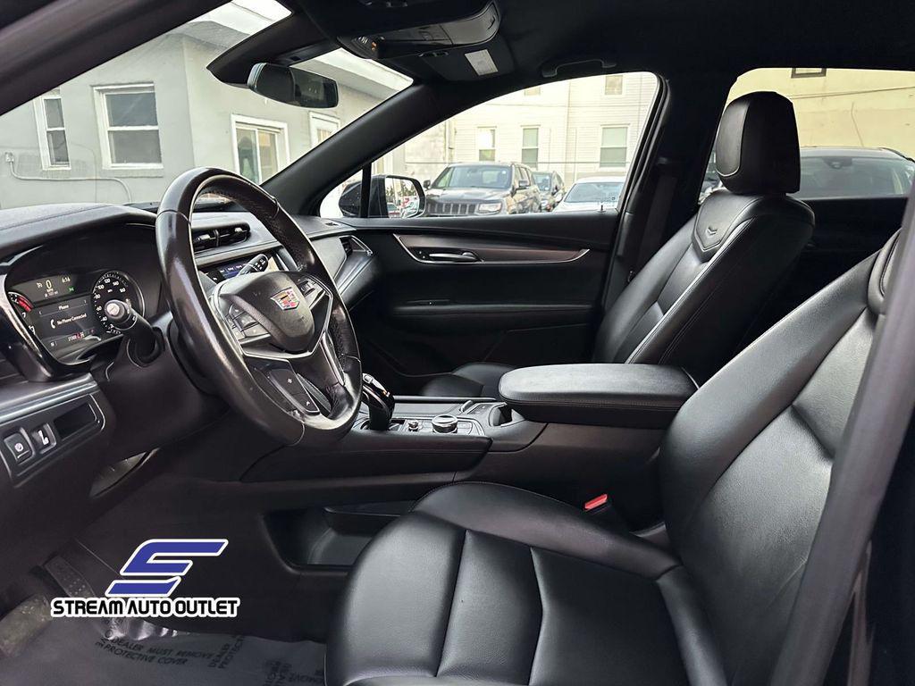 used 2023 Cadillac XT5 car, priced at $33,485