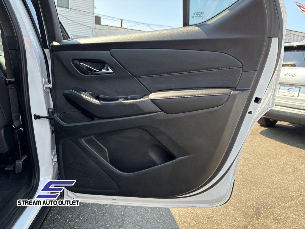 used 2023 Chevrolet Traverse car, priced at $34,490