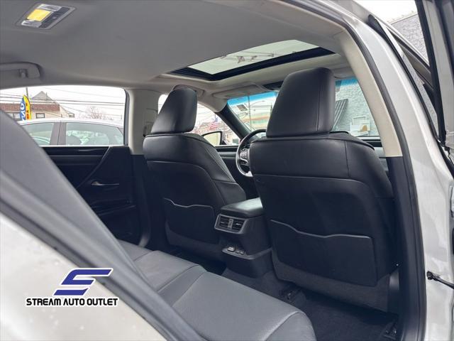 used 2022 Lexus ES 350 car, priced at $29,990