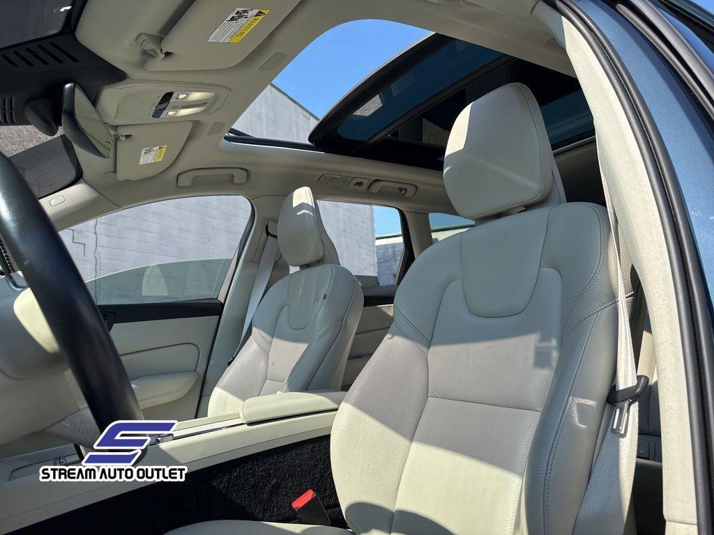 used 2023 Volvo XC60 Recharge Plug-In Hybrid car, priced at $42,985