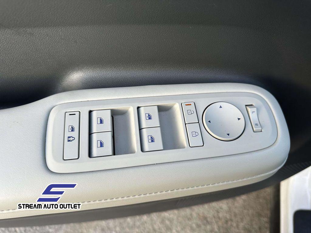 used 2024 Hyundai Santa Fe car, priced at $31,485