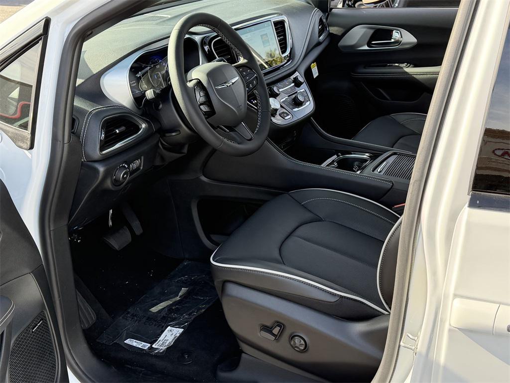new 2026 Chrysler Pacifica car, priced at $55,545