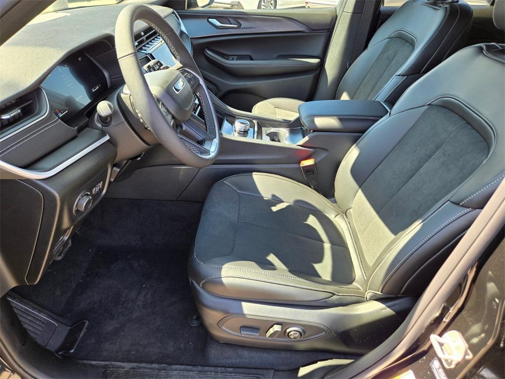 new 2025 Jeep Grand Cherokee car, priced at $43,225