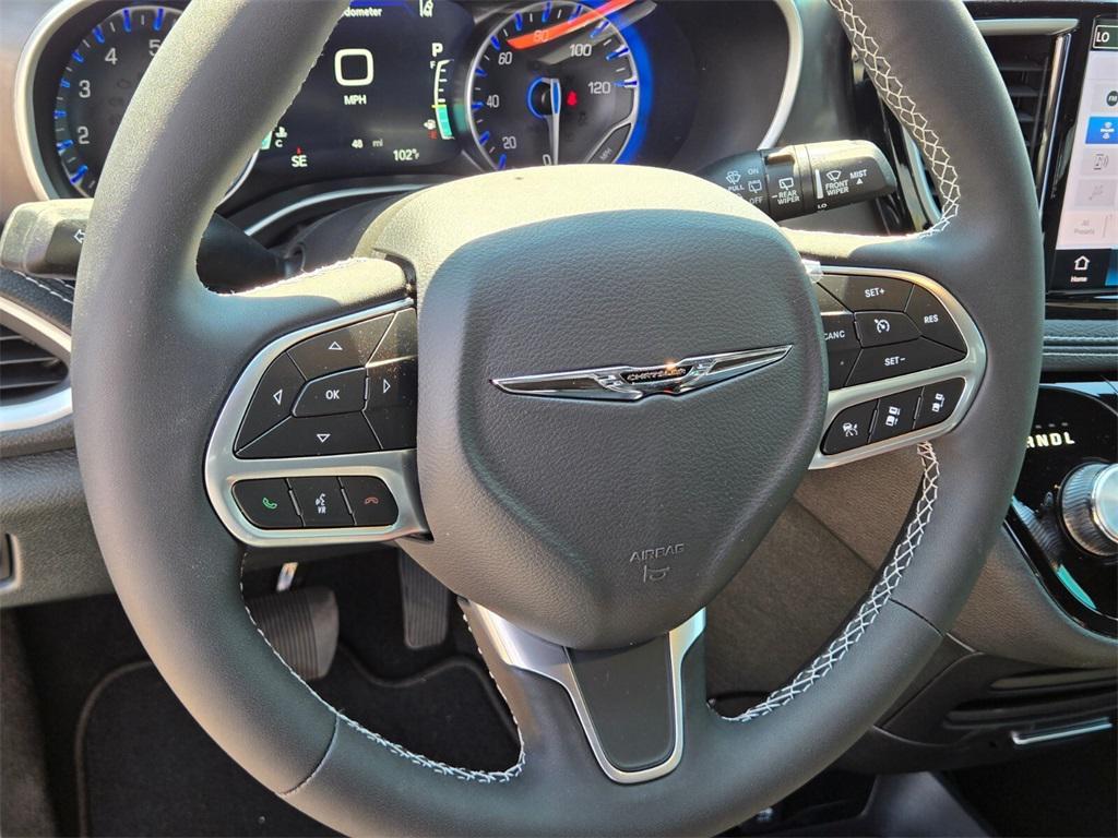 new 2025 Chrysler Pacifica car, priced at $42,075