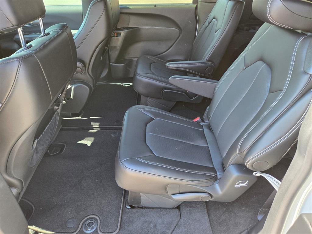 new 2025 Chrysler Pacifica car, priced at $42,075