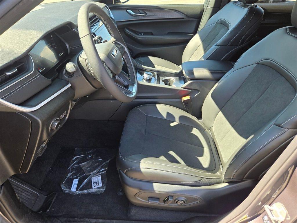 new 2025 Jeep Grand Cherokee L car, priced at $43,870