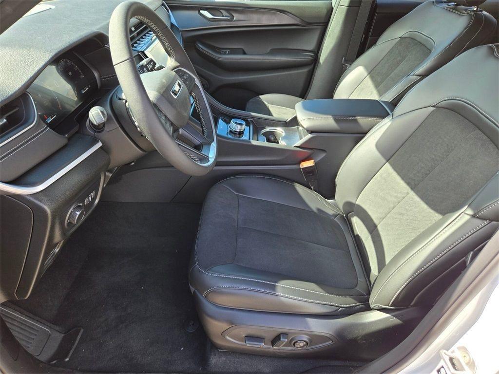 new 2025 Jeep Grand Cherokee L car, priced at $43,275