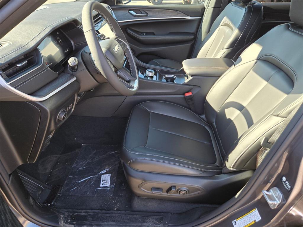 new 2025 Jeep Grand Cherokee car, priced at $45,860