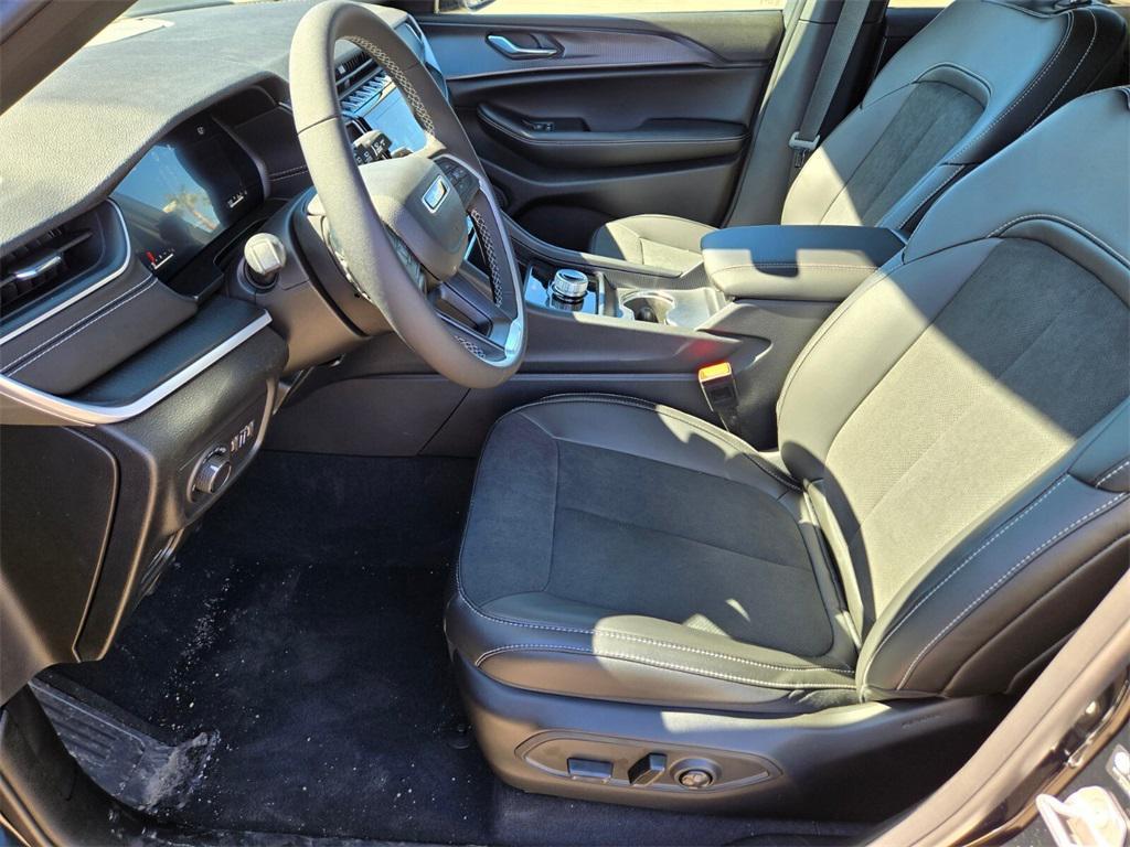 new 2025 Jeep Grand Cherokee car, priced at $43,025