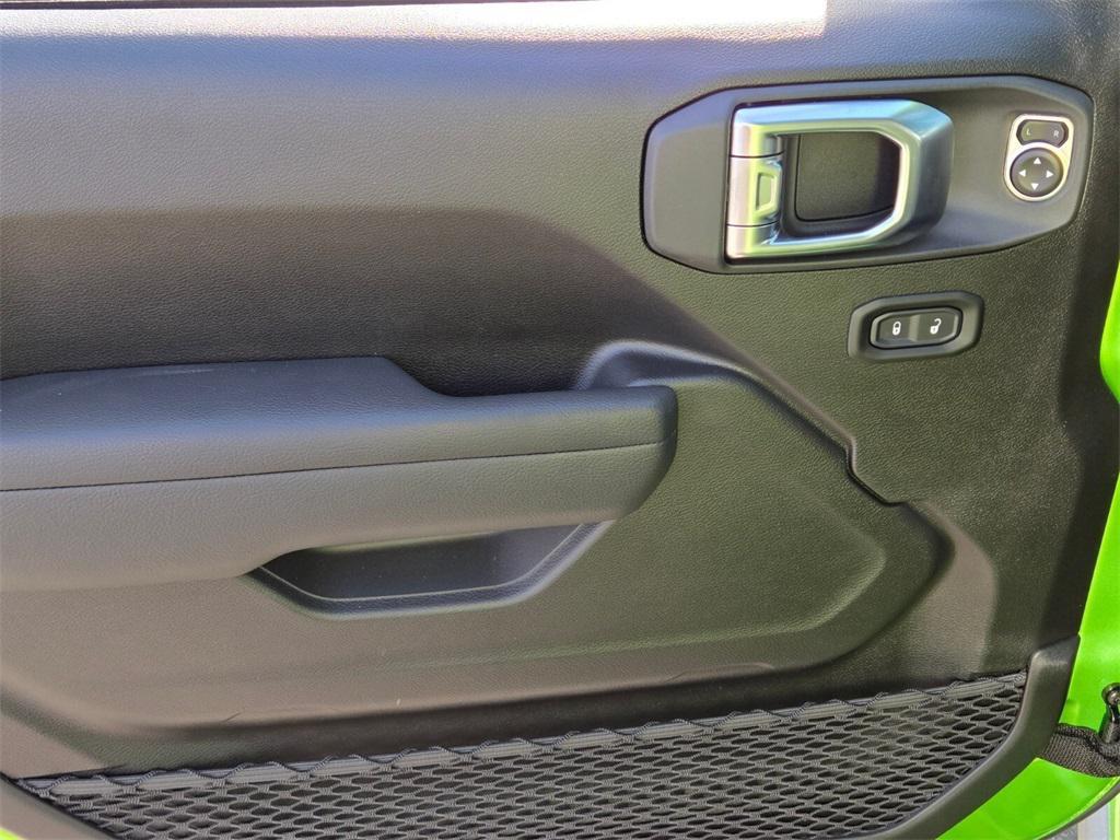 new 2025 Jeep Wrangler car, priced at $40,980