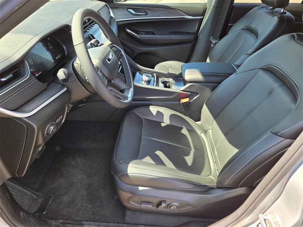 new 2025 Jeep Grand Cherokee car, priced at $44,860