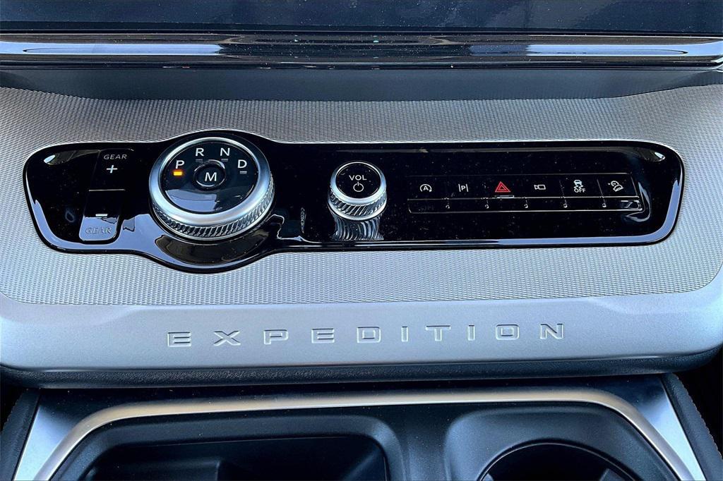 new 2025 Ford Expedition Max car, priced at $71,704