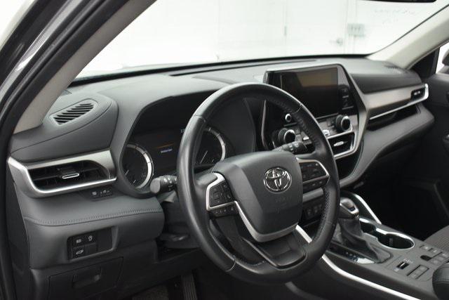 used 2023 Toyota Highlander car, priced at $33,753