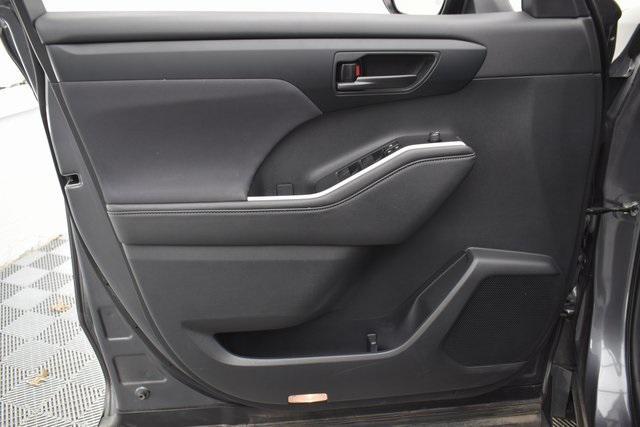 used 2023 Toyota Highlander car, priced at $33,753