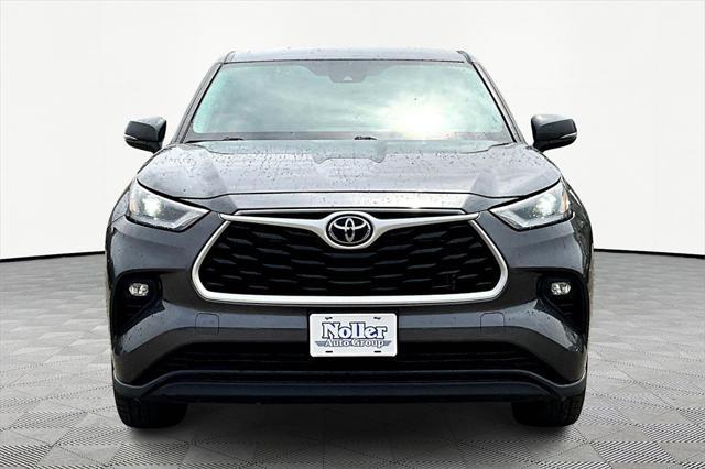 used 2023 Toyota Highlander car, priced at $33,148