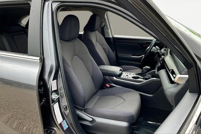 used 2023 Toyota Highlander car, priced at $33,148