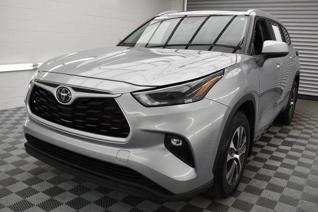 used 2022 Toyota Highlander car, priced at $33,293