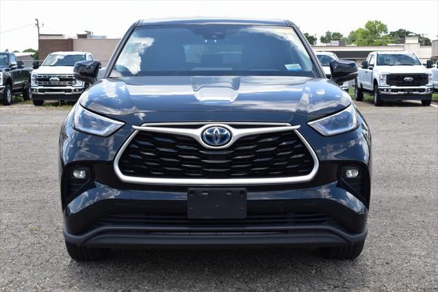 used 2021 Toyota Highlander Hybrid car, priced at $34,466
