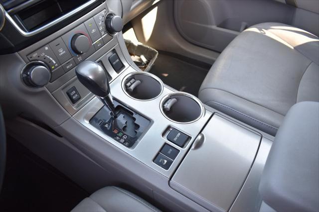 used 2013 Toyota Highlander car, priced at $13,950