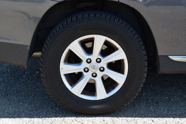 used 2013 Toyota Highlander car, priced at $13,950