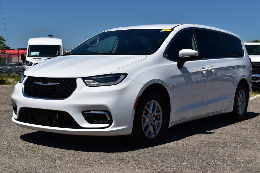 used 2023 Chrysler Pacifica car, priced at $22,885