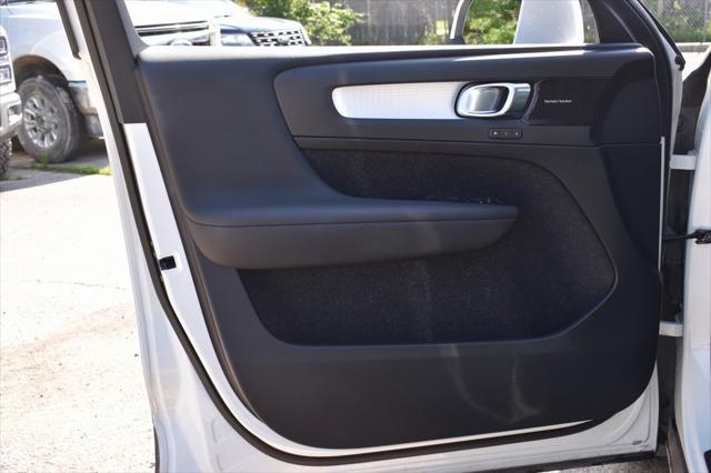 used 2019 Volvo XC40 car, priced at $19,311
