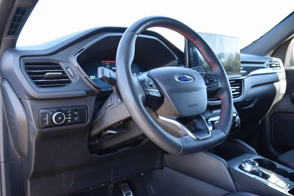 used 2023 Ford Escape car, priced at $25,905