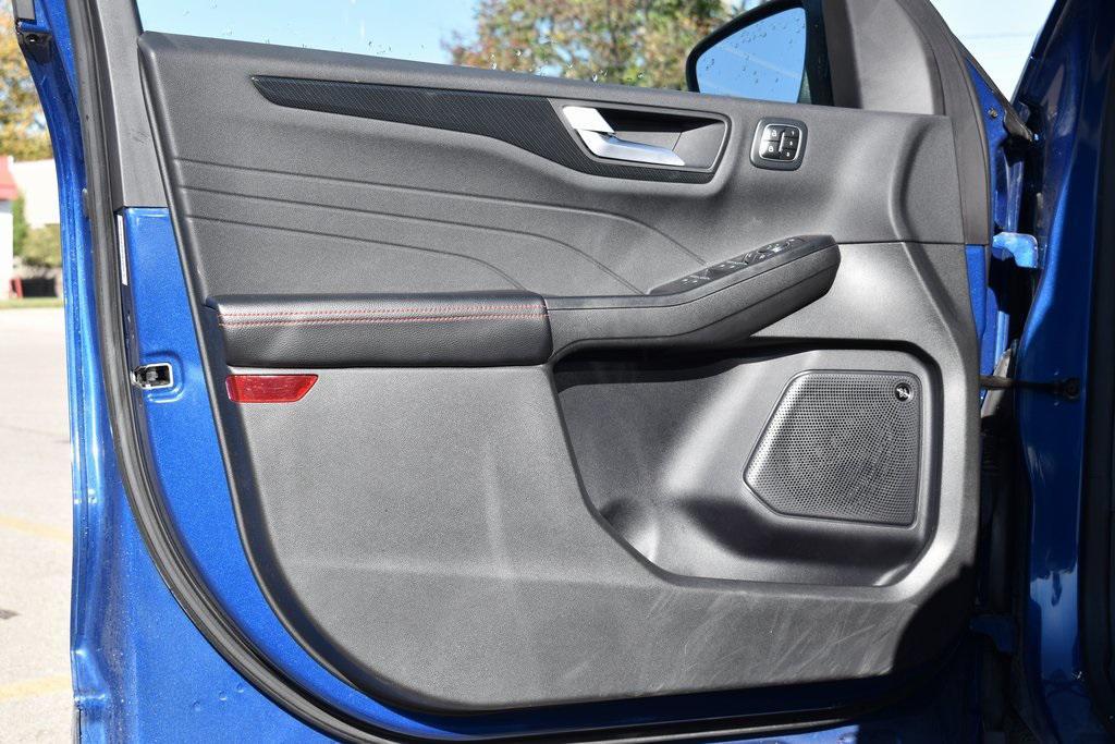 used 2023 Ford Escape car, priced at $25,905