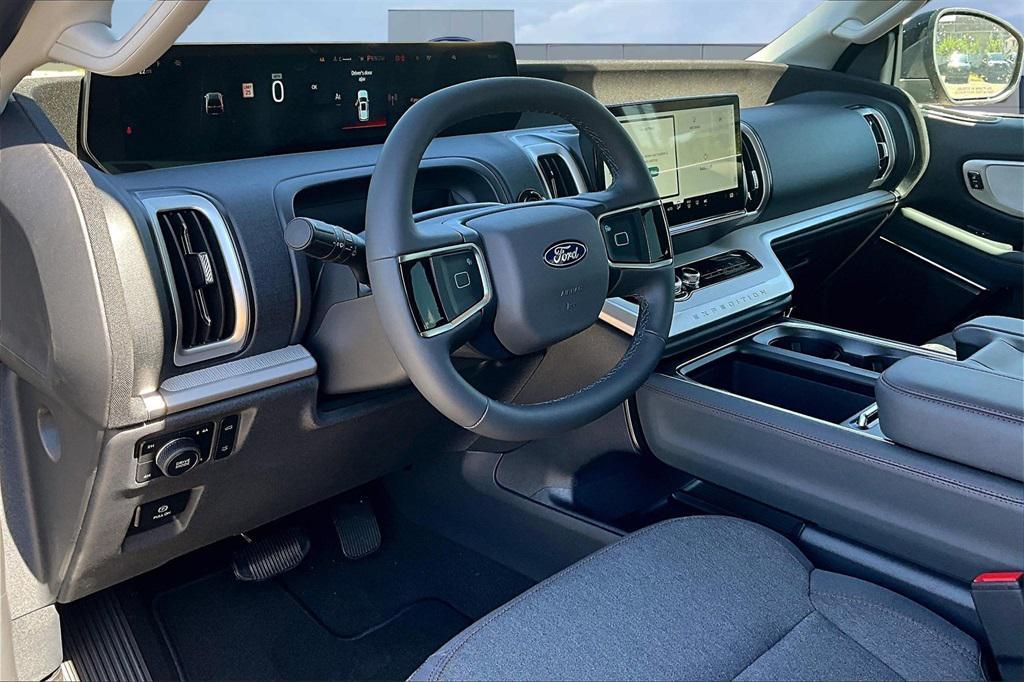 new 2025 Ford Expedition car, priced at $63,302