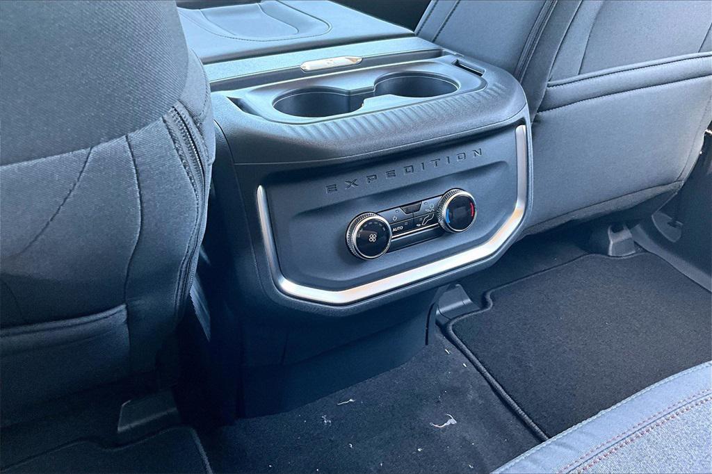 new 2025 Ford Expedition car, priced at $63,302