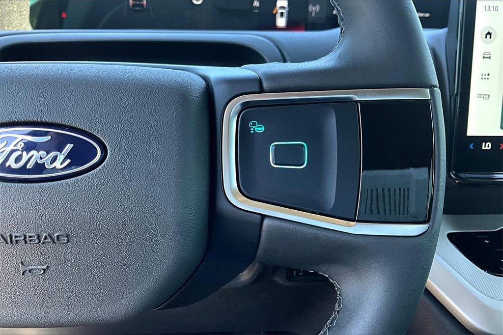 new 2025 Ford Expedition car, priced at $63,302